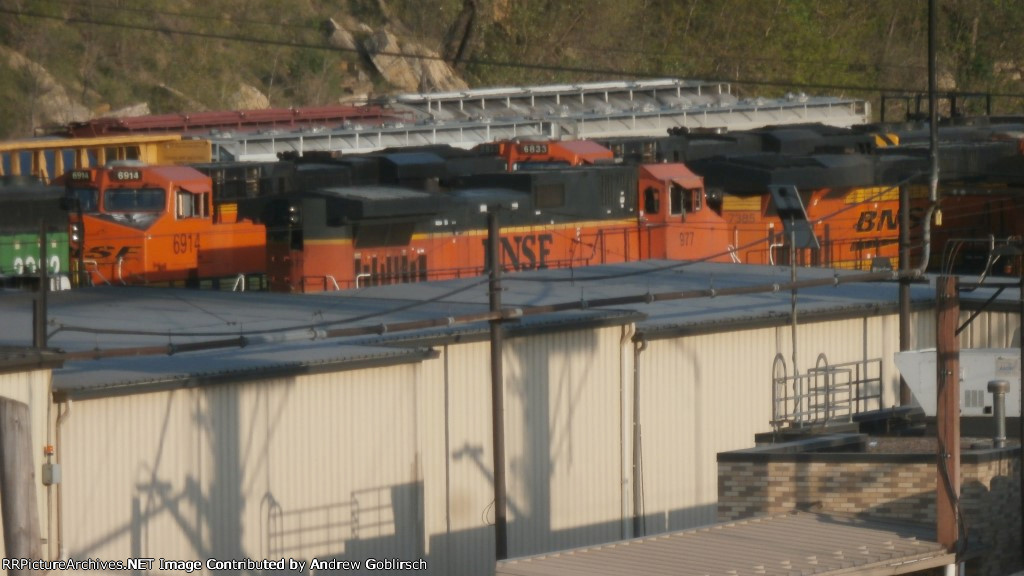 BNSF 977, 6823, 6914 & 7385